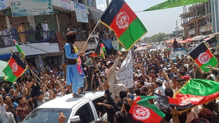 Afganistan’da halk Taliban’a karşı ayaklandı