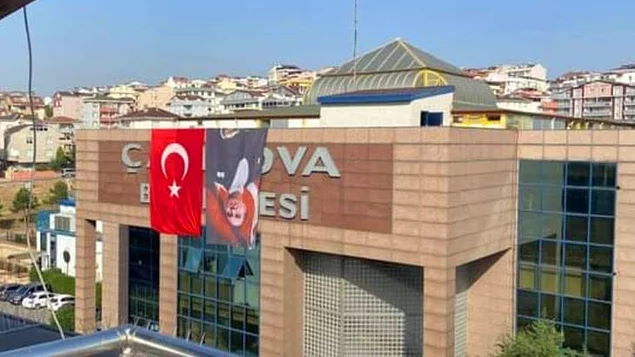 Atatürk posterini ters asan AKP’li Belediye CHP’yi suçladı
