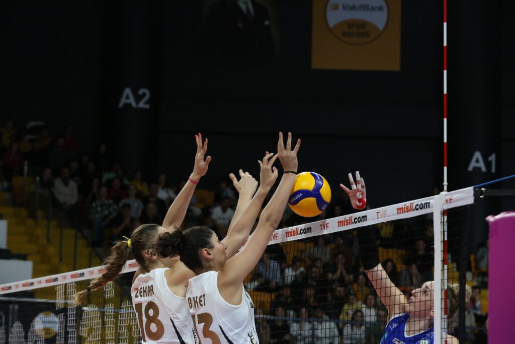 VakıfBank evinde set vermedi