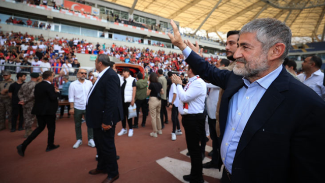 Şampiyonluk kutlamasında Bakan’a protesto