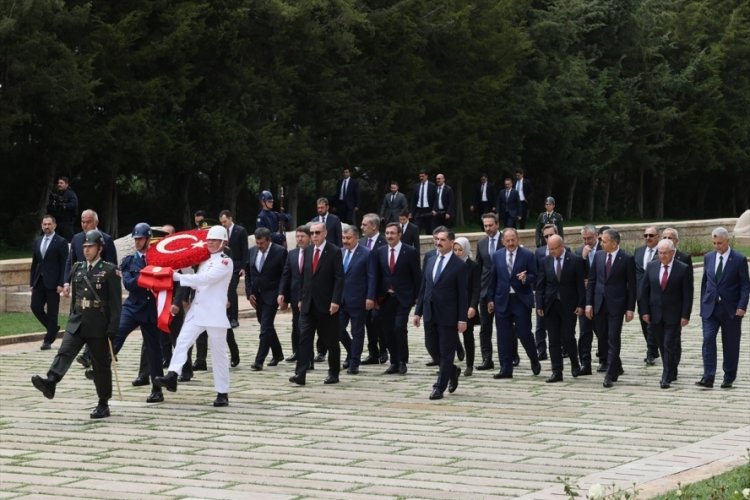 Erdoğan ve Bakanları Anıtkabir’i ziyaret etti