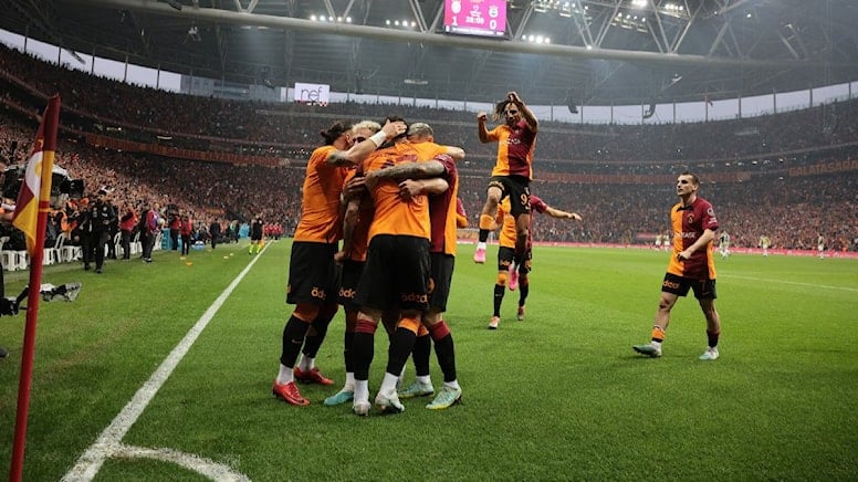 Galatasaray derbide Fenerbahçe’yi fena dağıttı