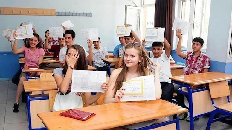 Okullar’da ‘karne zili’ heyecanı