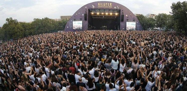 Valiliğin yasağına karşı Belediye Müzik Festivalini iptal etti