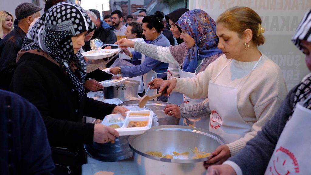 Mustafakemalpaşalılardan Şükrü Erdeme tam destek