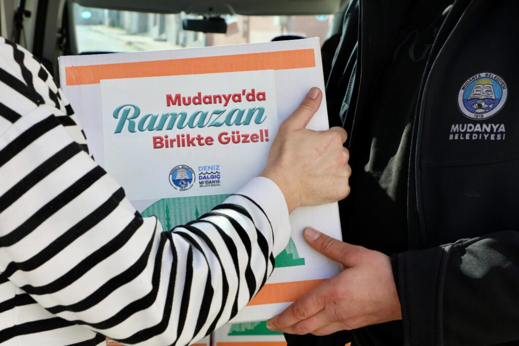 Mudanya Belediyesi’nden erzak desteği