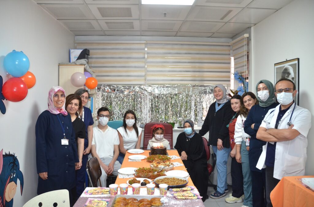 Bursa’da Şifa Bulan Çocuklar Kahraman Hekimleriyle Bir Arada!