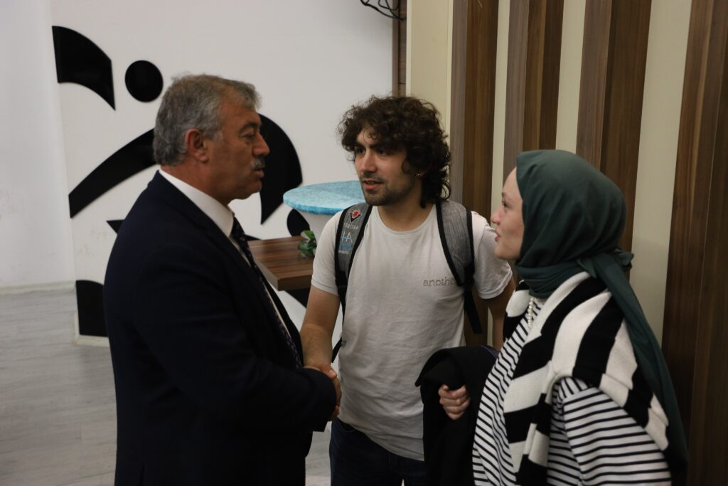 100 Bin Türk Öğrenci Yurt Dışında Okuyor
