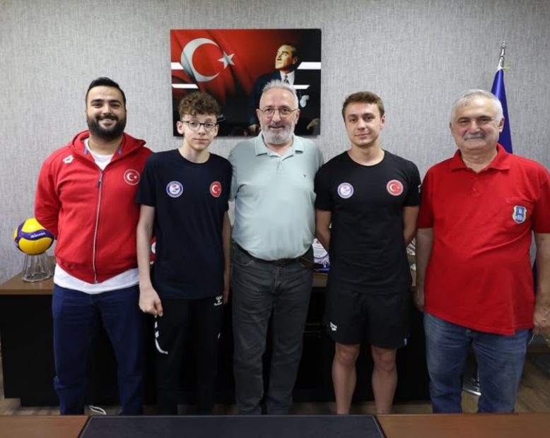 Başkan Aydın’dan Milli Yüzücülere Tebrik