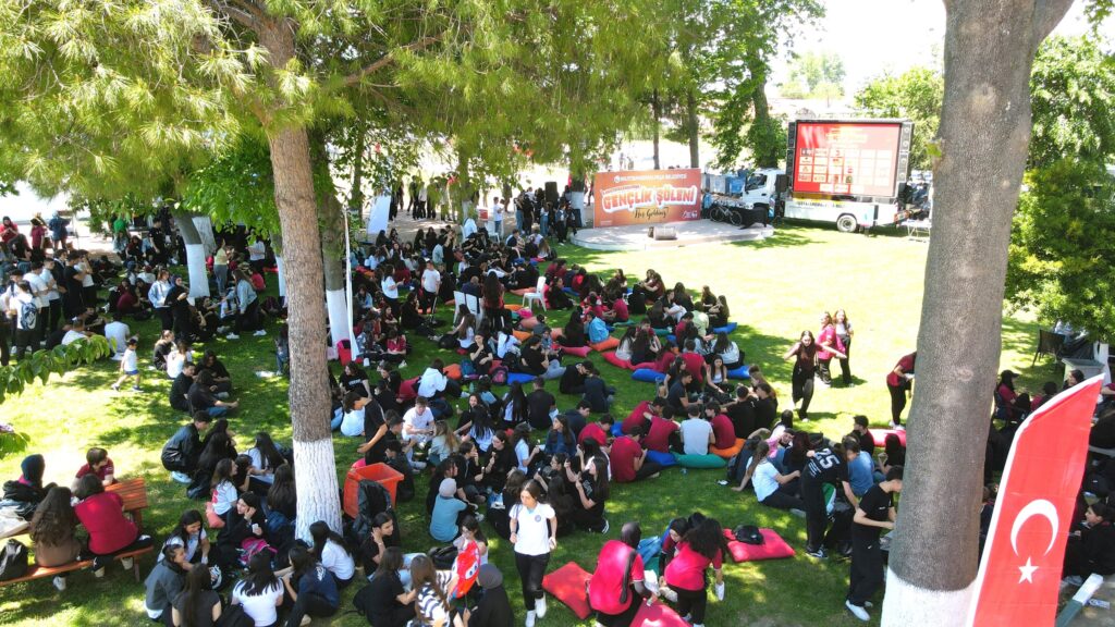 Mustafakemalpaşa Gençliği Festivalde Buluştu