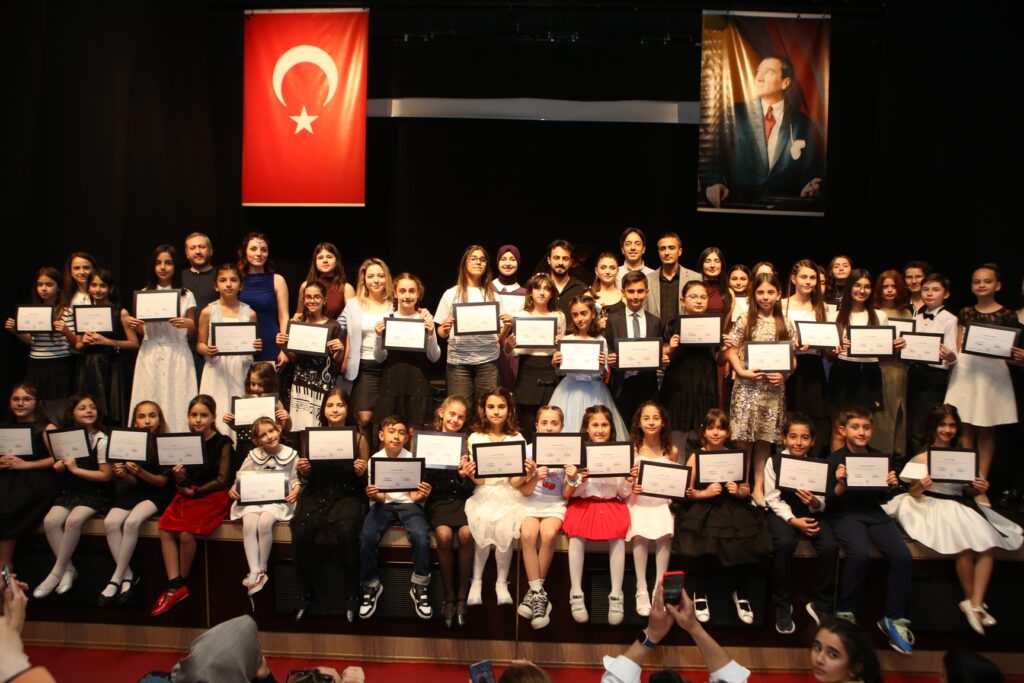 Nilüfer’in Minik Mozartları Sahne Büyüledi!