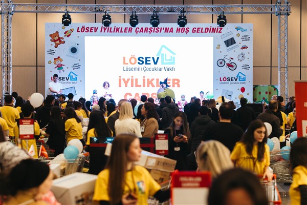 LÖSEV’den Bursa’da 400 Aileye “İyilikler Çarşısı” Desteği