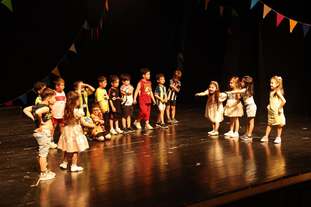 Nilüferli Miniklerden Sahne Şöleni