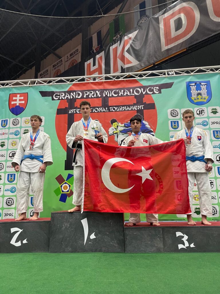Osmangazili Judoculardan Madalya Yağmuru