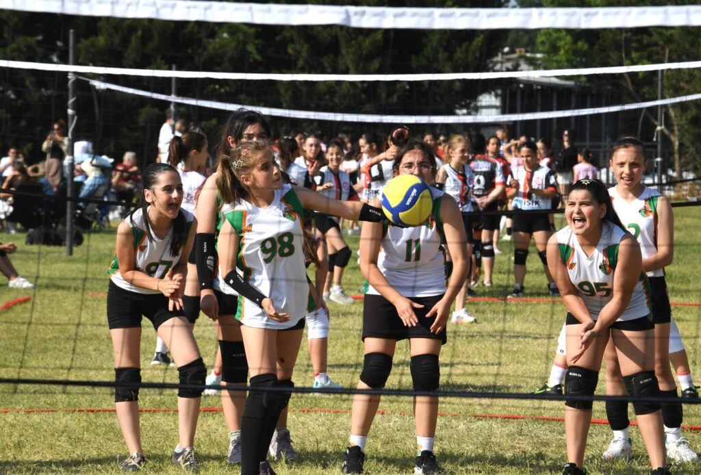 Osmangazi Belediyesi’nden Minik Kızlara Mini Voleybol Şenliği!