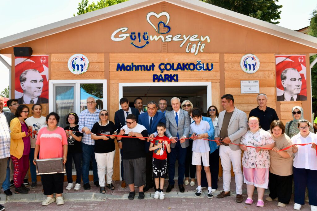 Mustafakemalpaşa’da Gülümseyen Kafe Hizmette!