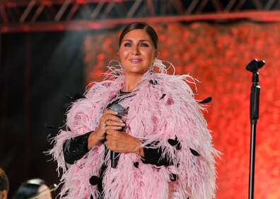 Sibel Can’dan İzmir’de buruk konser: “Yanan sadece ağaçlar değil”