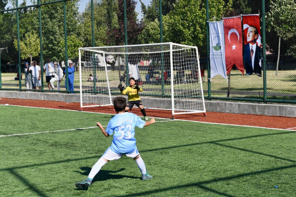 650 Minik Sporcu Kıyasıya Yarıştı