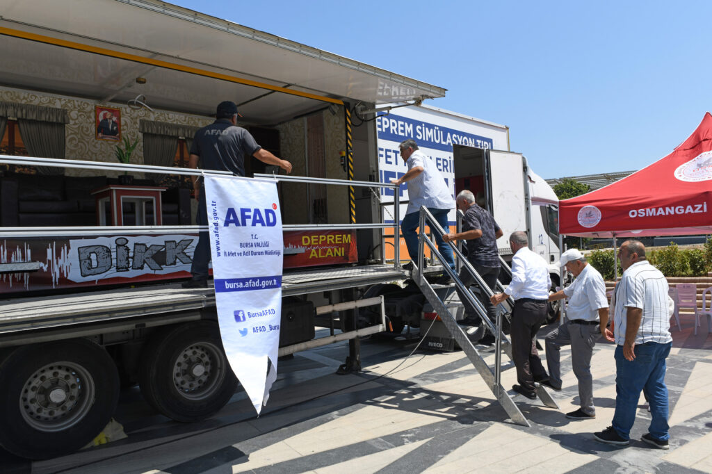 Bursa’da Deprem Gerçeği Osmangazi Meydanı’nda Canlandı