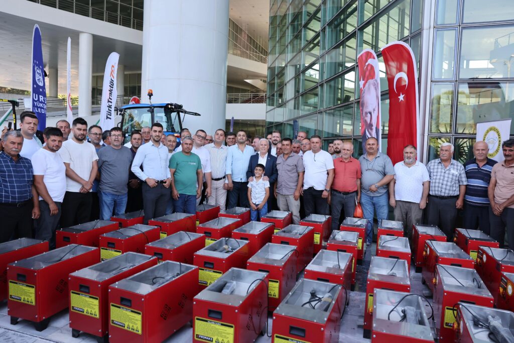 Büyükşehir’den Kırsala Ekipman Desteği