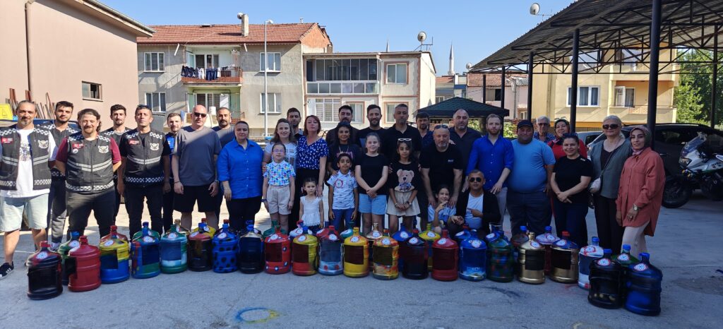 Gemlik’te Can Dostlara Renkli Destek