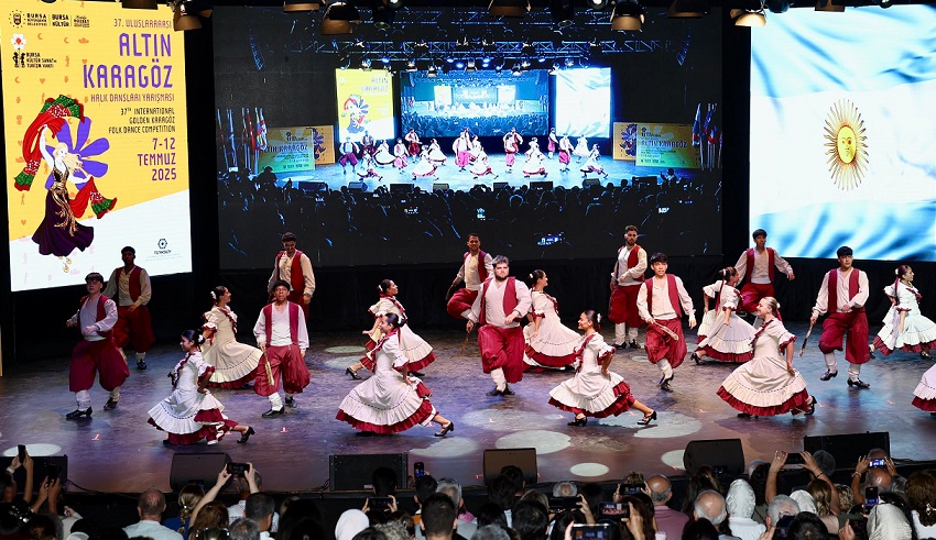 Altın Karagöz Halk Dansları heyecanı Bursa’yı sardı