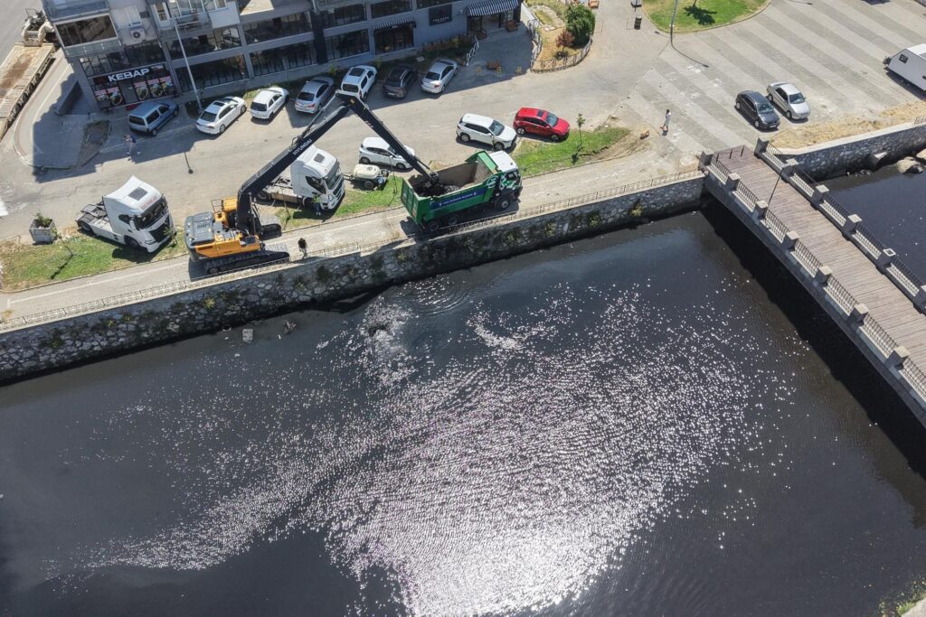 Karsak Deresi’nde Siyaset Üstü Temizlik Başladı