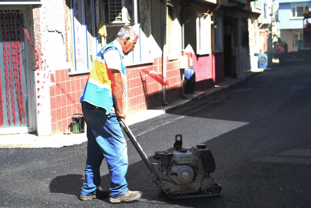 Osmangazi’nin yollarında yoğun asfalt mesaisi