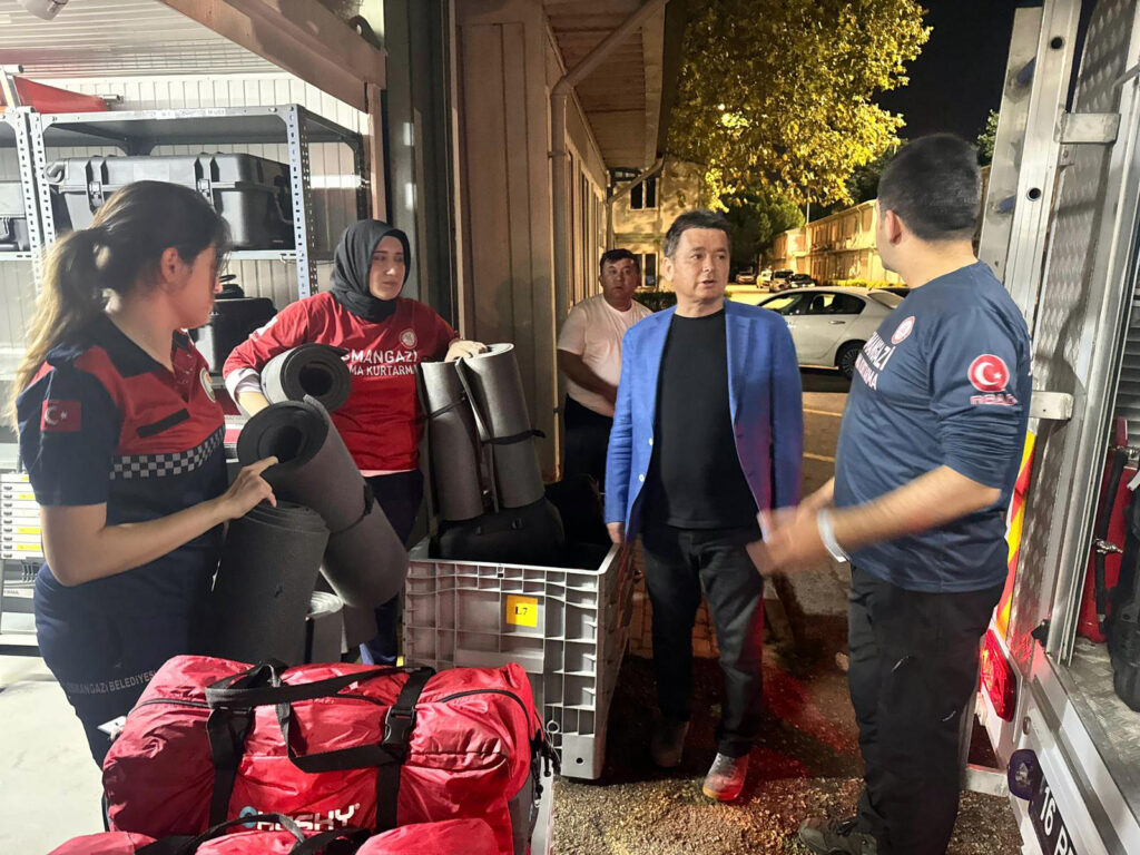 Bursa’dan Sındırgı’ya Yardım Eli