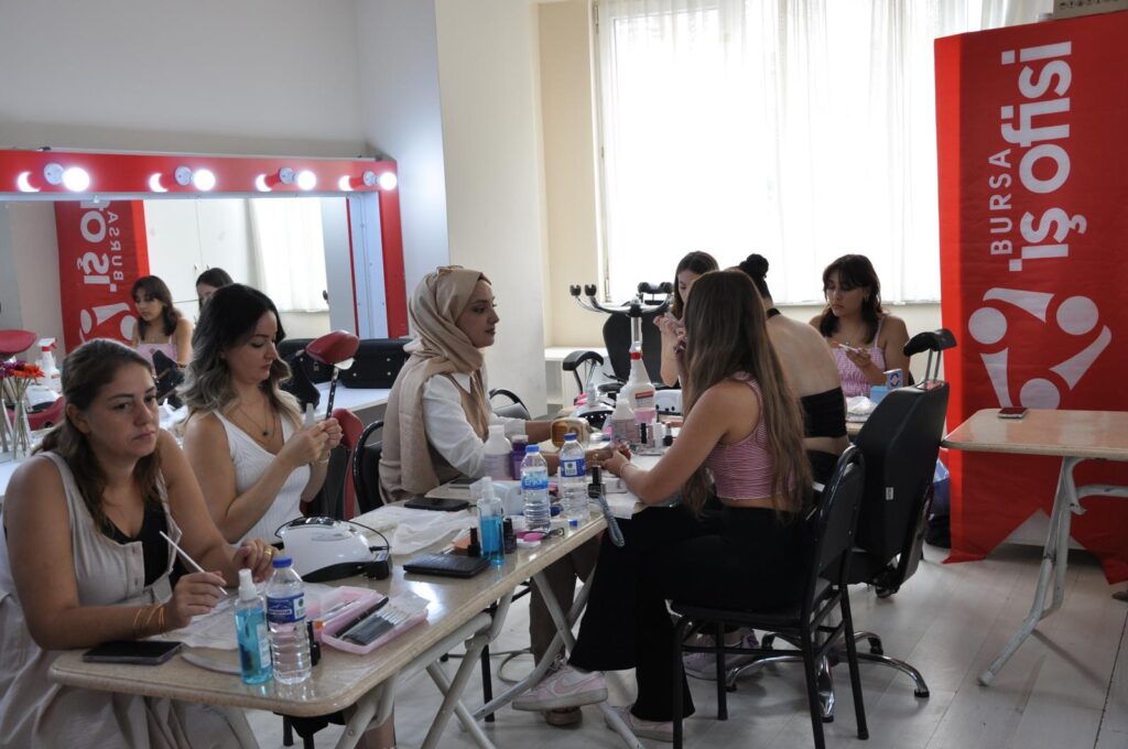 Bursa’da Kadınlar İş Hayatına Hazırlanıyor