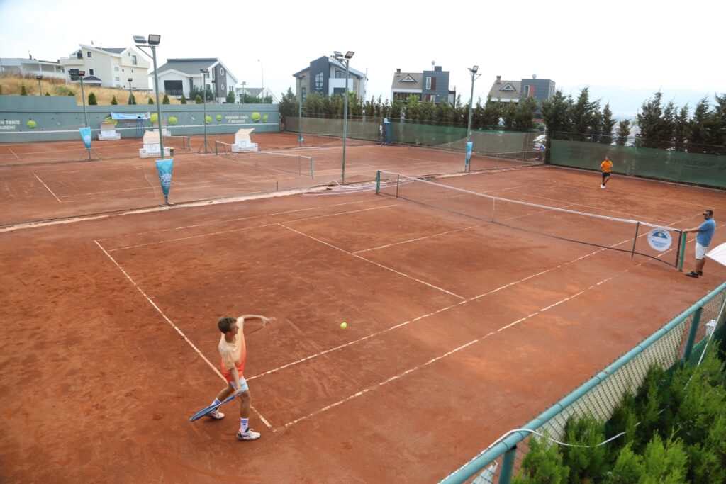 Nilüfer’de Tenis Rüzgarı Esti