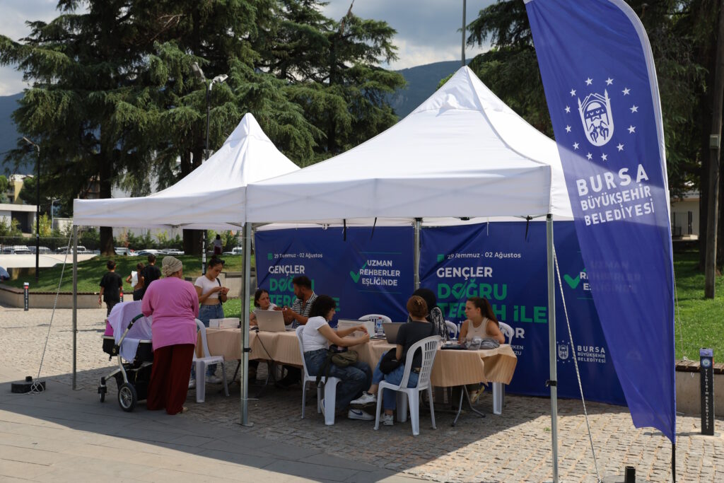 Bursa’da Uzman Rehberler Öğrencilerin Yanında!