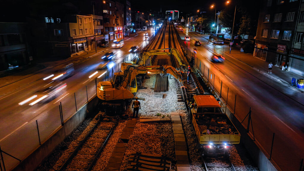 Büyükşehir’den Konforlu Ulaşım İçin Gece Mesaisi
