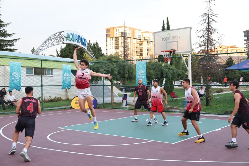 Nilüfer Belediyesi’nin 3×3 basketbol turnuvasında heyecan doruktaydı