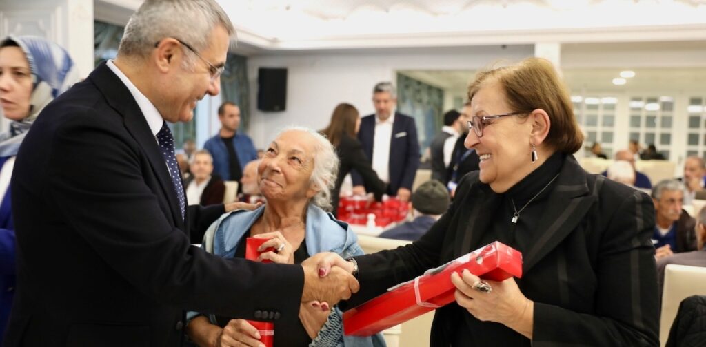 İBB, Dünya Yaşlılar Günü’nü Coşkulu Etkinliklerle Kutladı