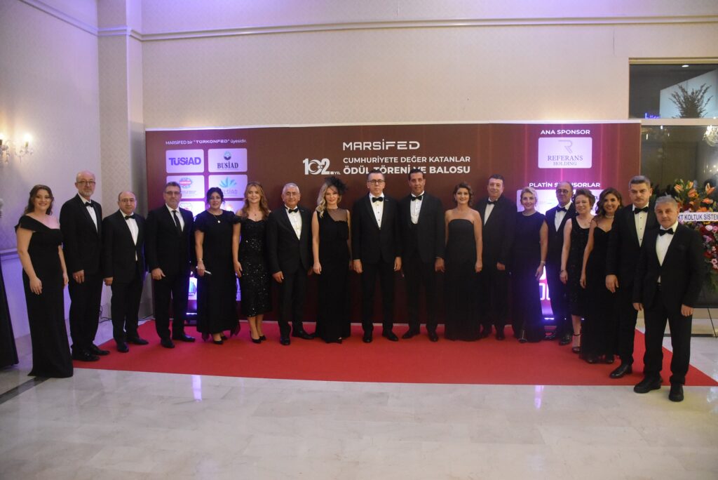 MARSİFED’DEN İŞ BANKASI’NA ‘CUMHURİYETE DEĞER KATANLAR’ ÖDÜLÜ