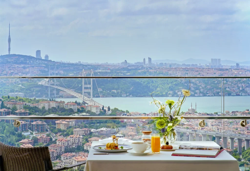 RAFFLES İSTANBUL AVRUPA’NIN EN SEVİLEN OTELLERİ LİSTESİNDE ZİRVENİN SAHİBİ OLDU