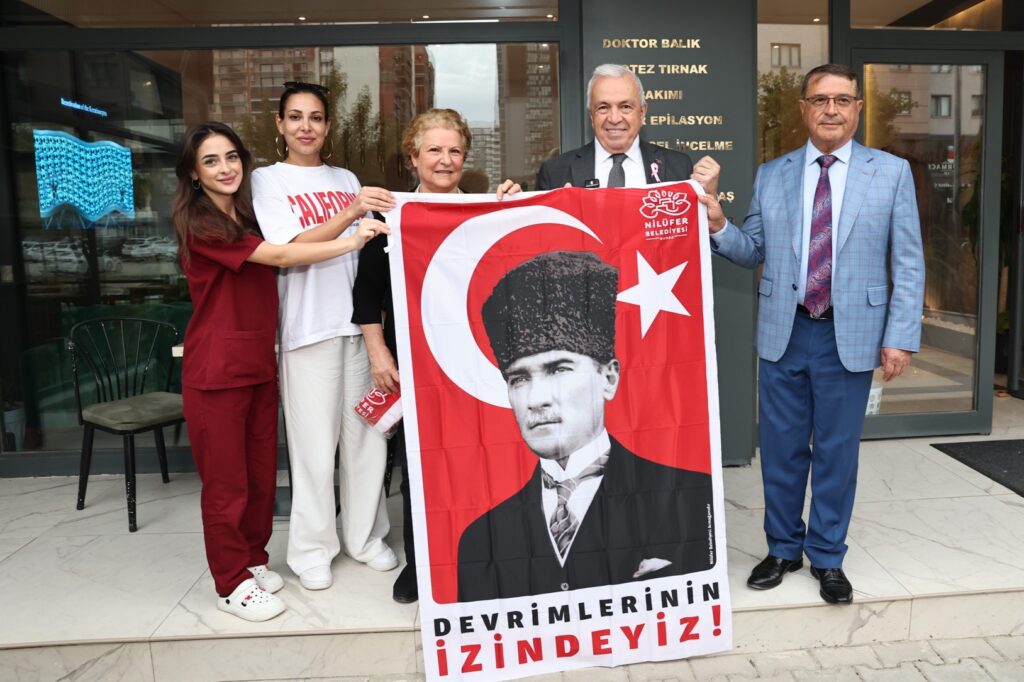 Nilüfer’de Esnafa Atatürk Posterli Davet