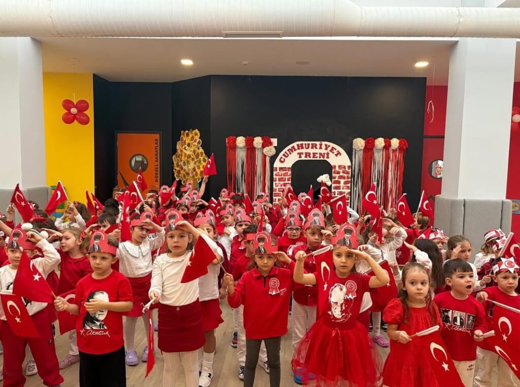 Minik Kalplerden Büyük Kutlama