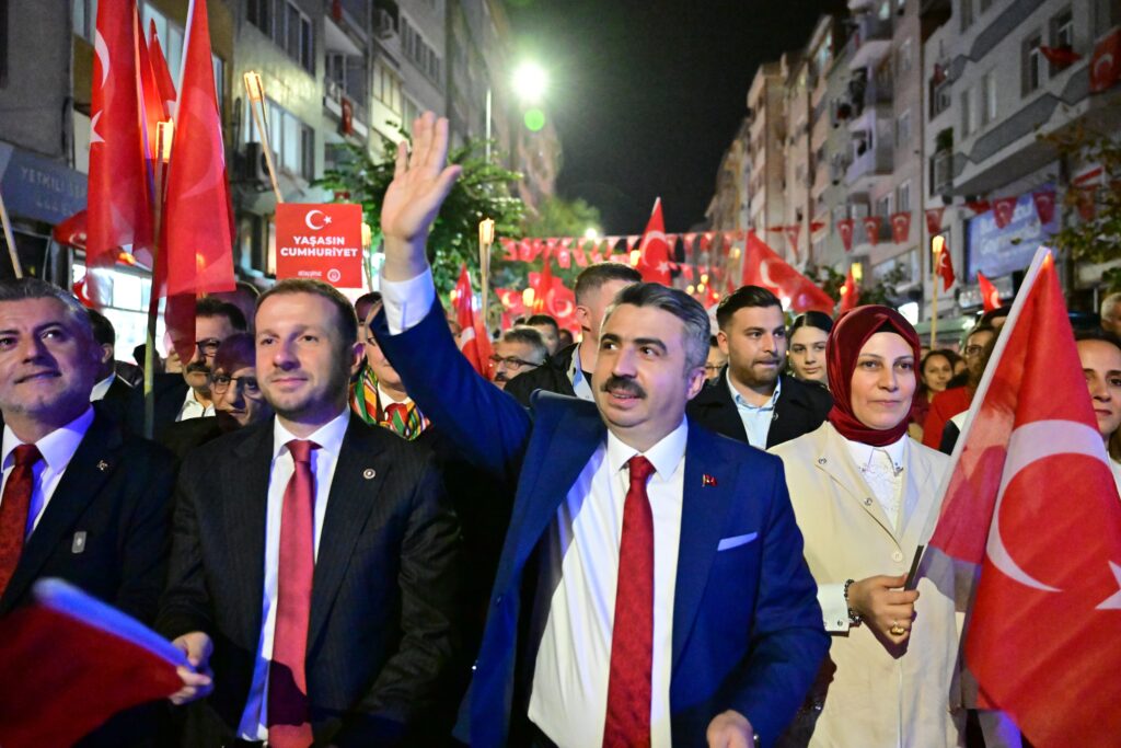 Yıldırım’da Cumhuriyet Coşkusu Sel Oldu Aktı