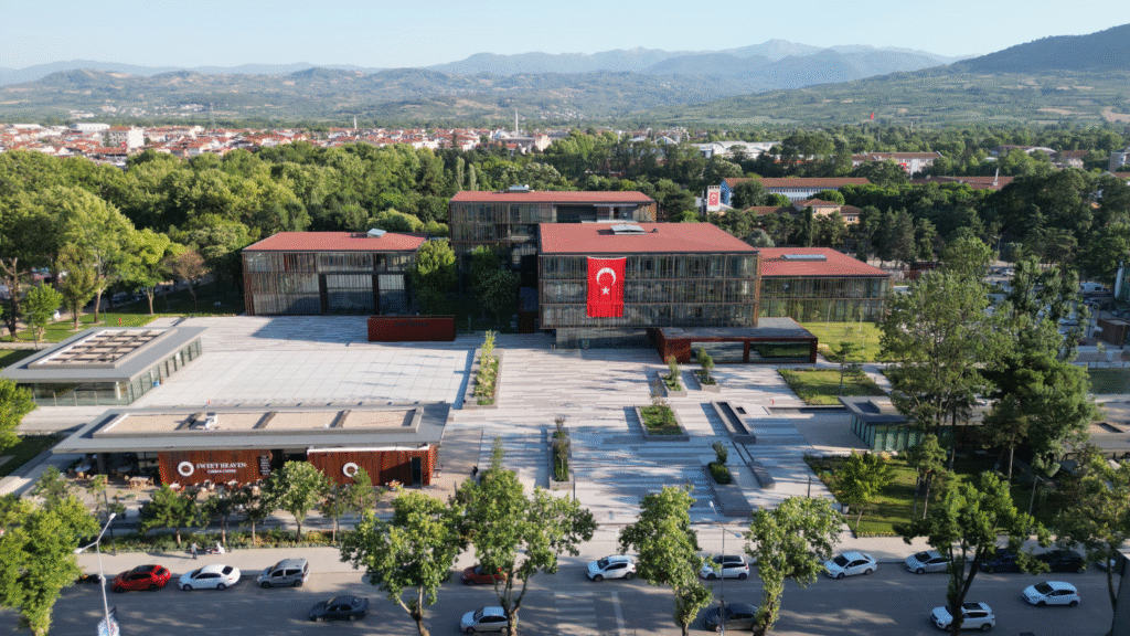 İnegöl Belediyesi’nden Üniversite Öğrencilerine Eğitim Desteği