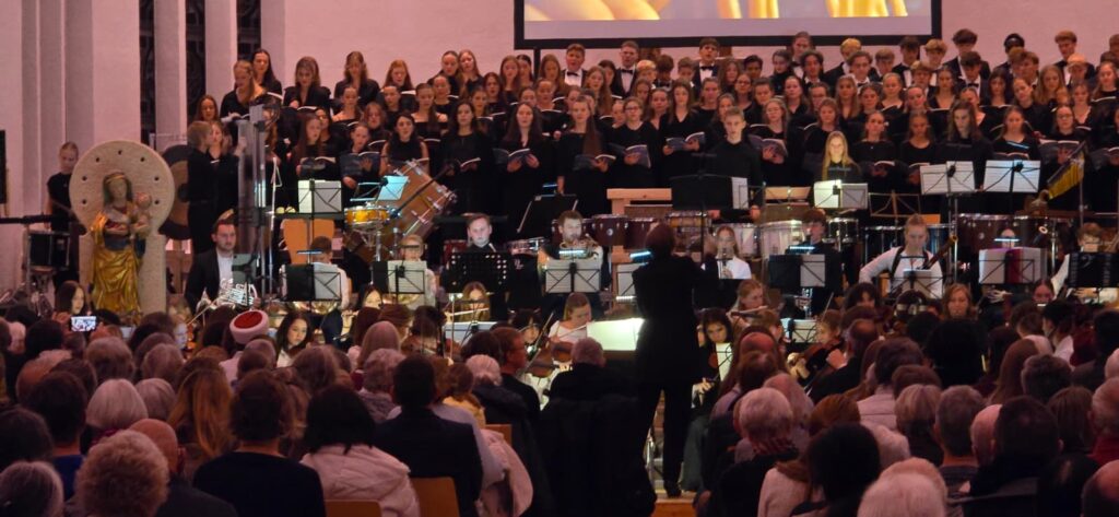 TÜRKİYE’Yİ TEK BAŞINA TEMSİL EDEN BURSA ZEKİ MÜREN GÜZEL SANATLAR LİSESİ ALMANYA’DA PARLADI