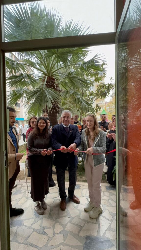 Reglan Kafe kapılarını açtı