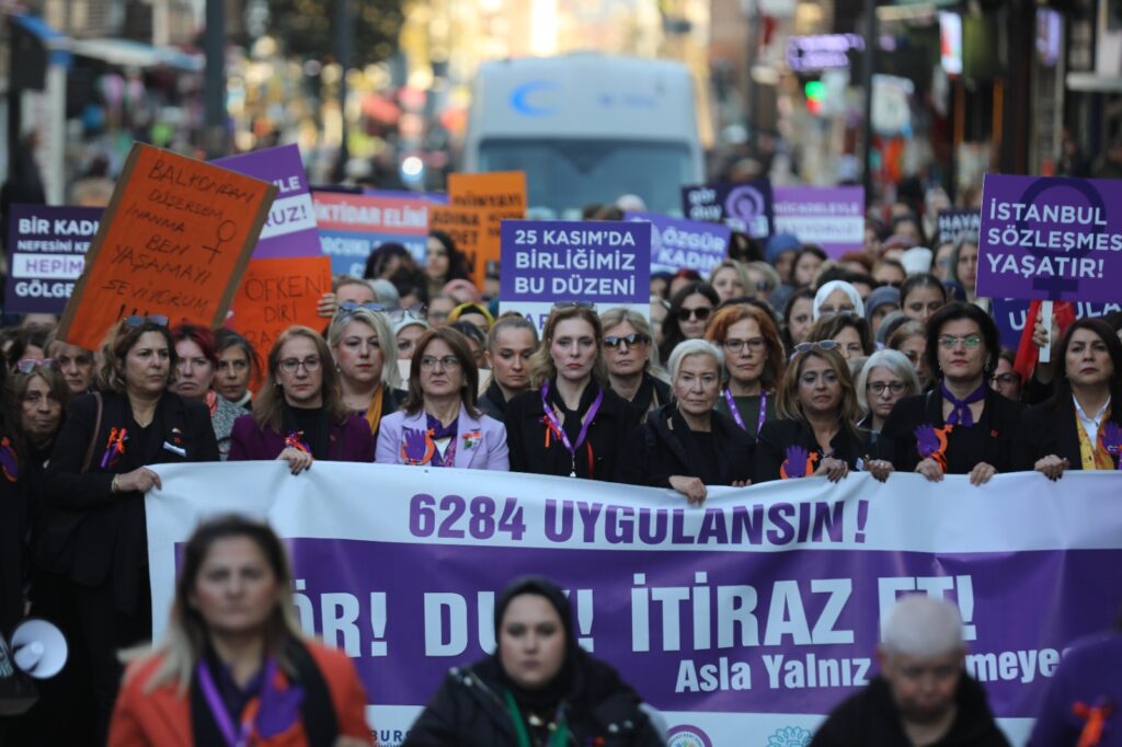 Bursa’da Kadınlar Omuz Omuza