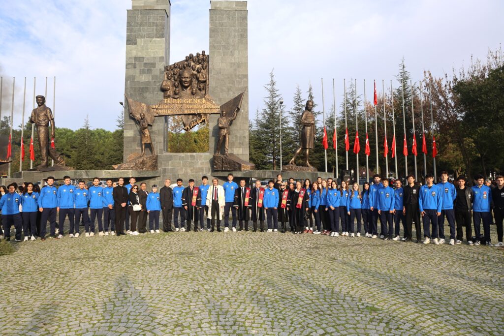 BUÜ’de Saatler 09.05’i Gösterdi