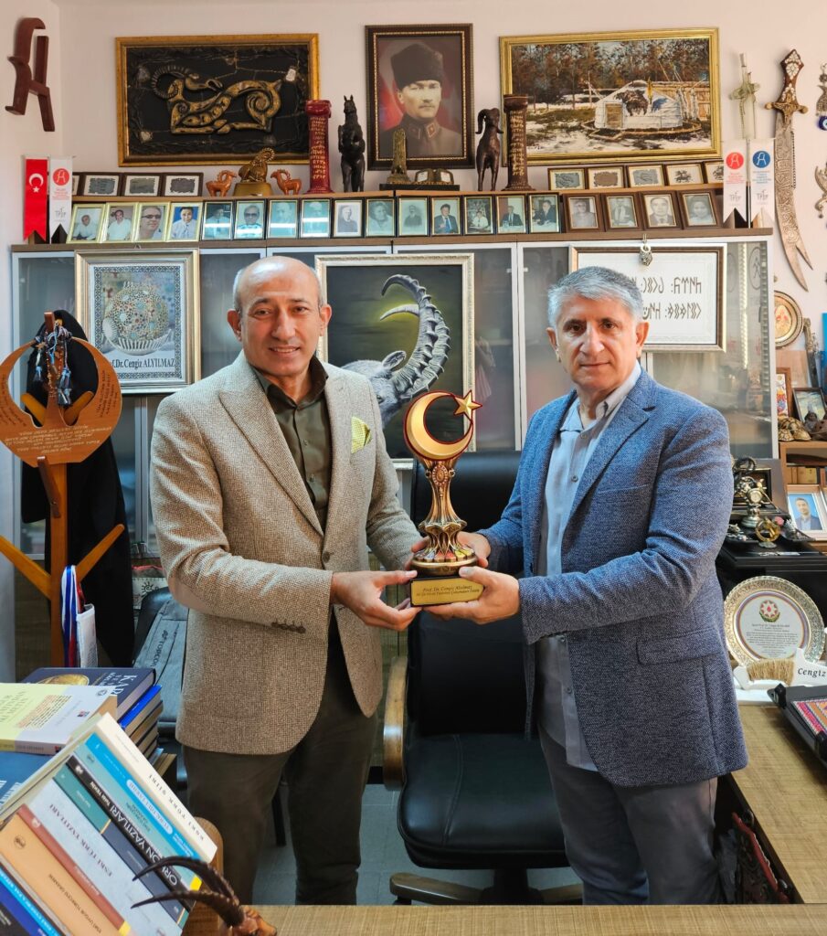 Prof. Dr. Cengiz Alyılmaz’a Türk Dünyası’ndan Büyük Ödül