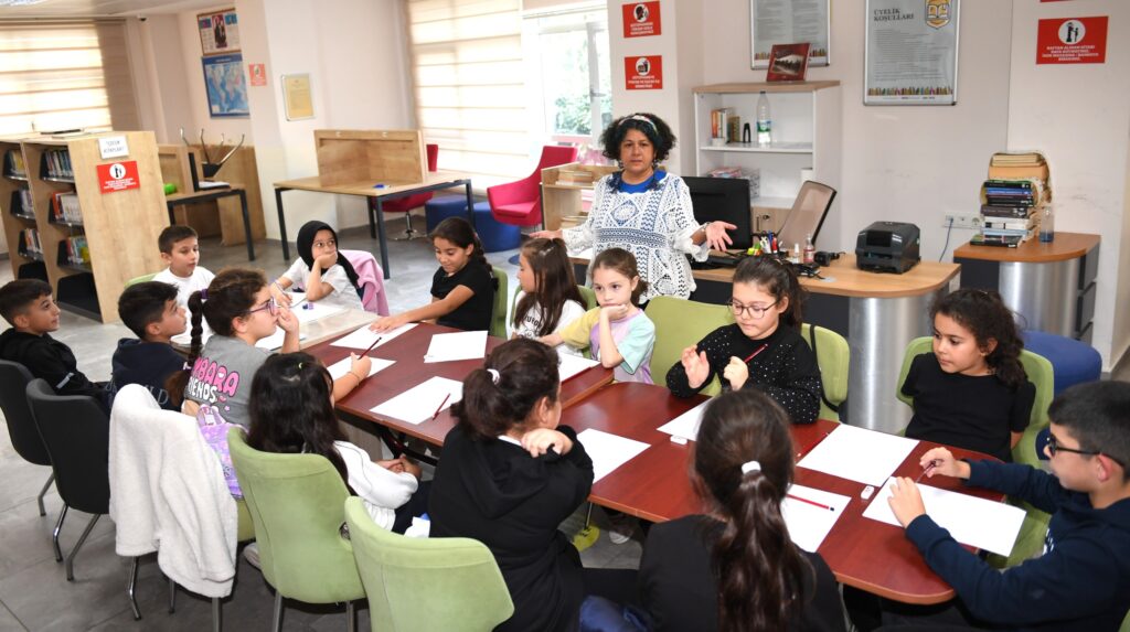 Minik Yazarlar İş Başında