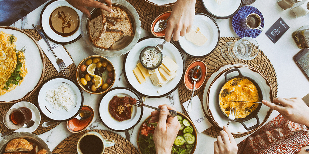 mykOrini, Pazar Günlerini Mykonos’a Dönüştürüyor: Yeni Brunch Deneyimi Başlıyor