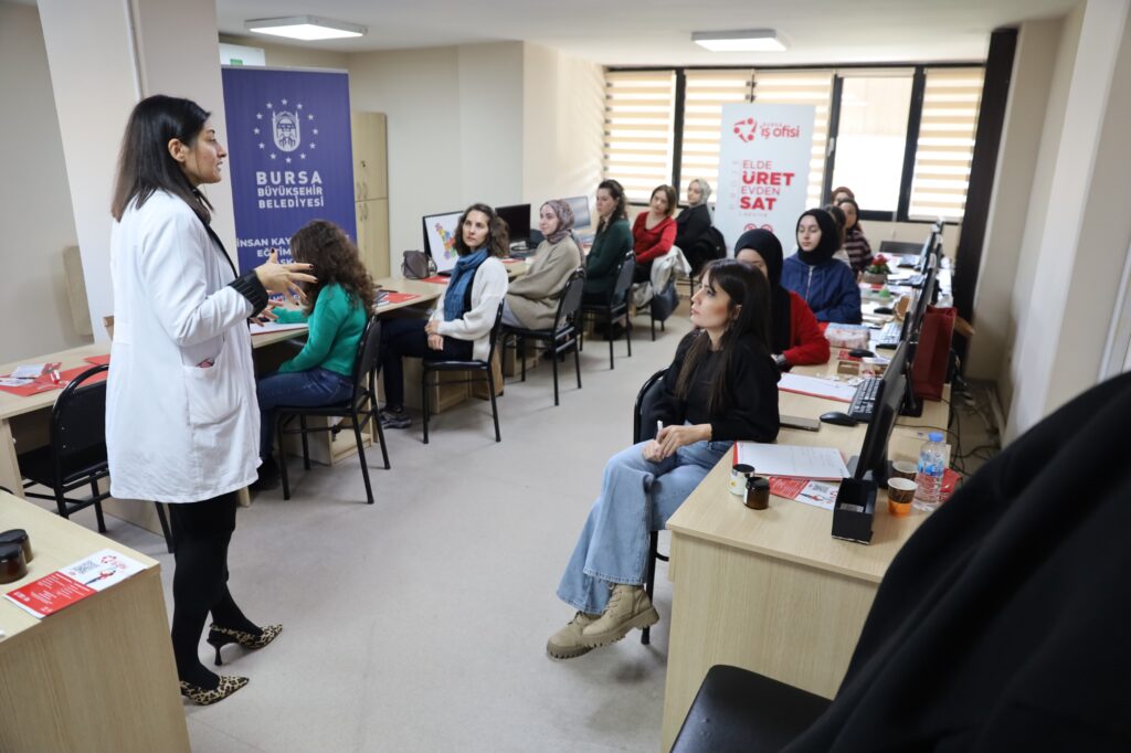 Kadınlar Dijital Pazarlamayı Öğreniyor