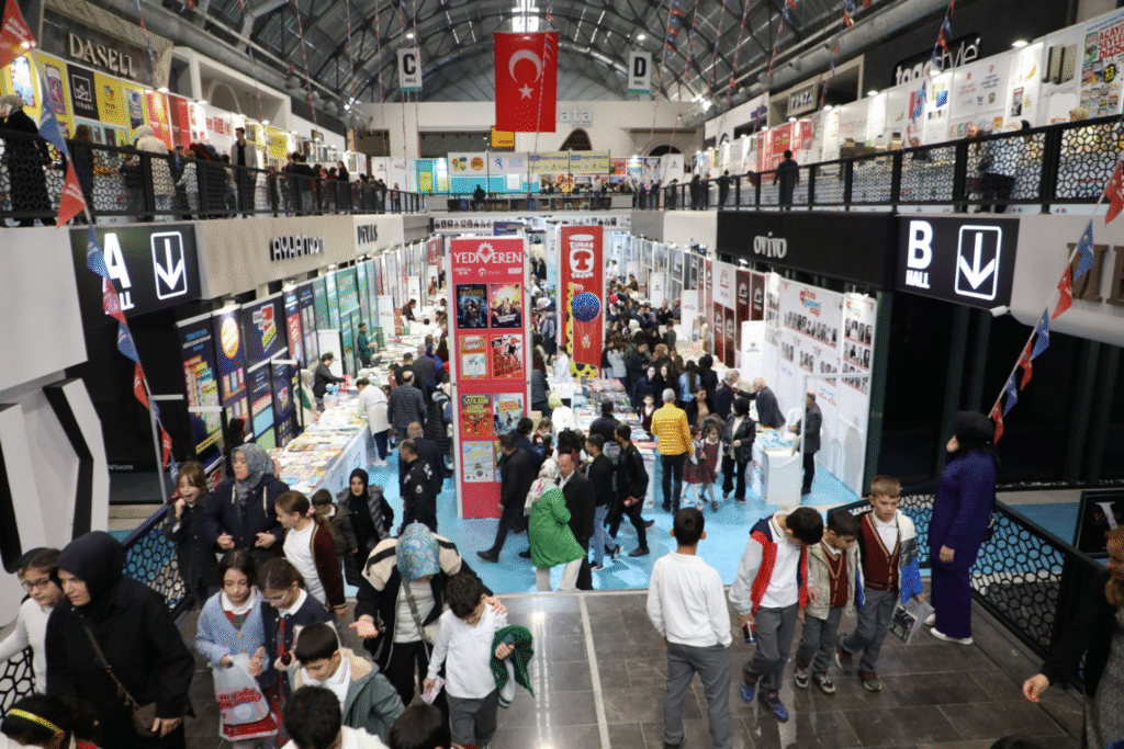 İnegöl’de Kitap Bayramı Başladı